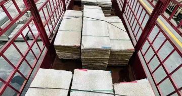 枣庄 黄金麻花岗岩荔枝面，光面毛板装车完成