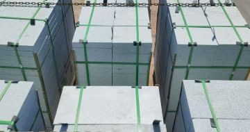 枣庄 芝麻白花岗岩5公分地铺石 花岗岩厂家工厂装车日常