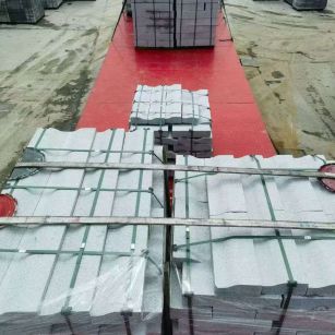 枣庄 芝麻白仿形加直形路沿石出货日常