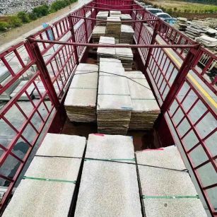 枣庄 黄金麻花岗岩荔枝面，光面毛板装车完成