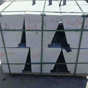 枣庄 芝麻白异形坐凳，石凳