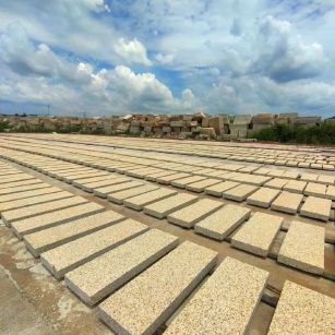 枣庄 黄金麻花岗岩荔枝面地铺石防护中