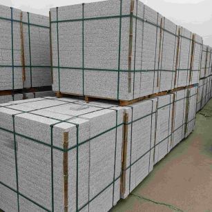 枣庄 白麻花岗岩石材荔枝面地铺石（300*600*50）