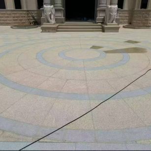 枣庄 黄金麻芝麻灰花岗岩石材地铺拼接效果