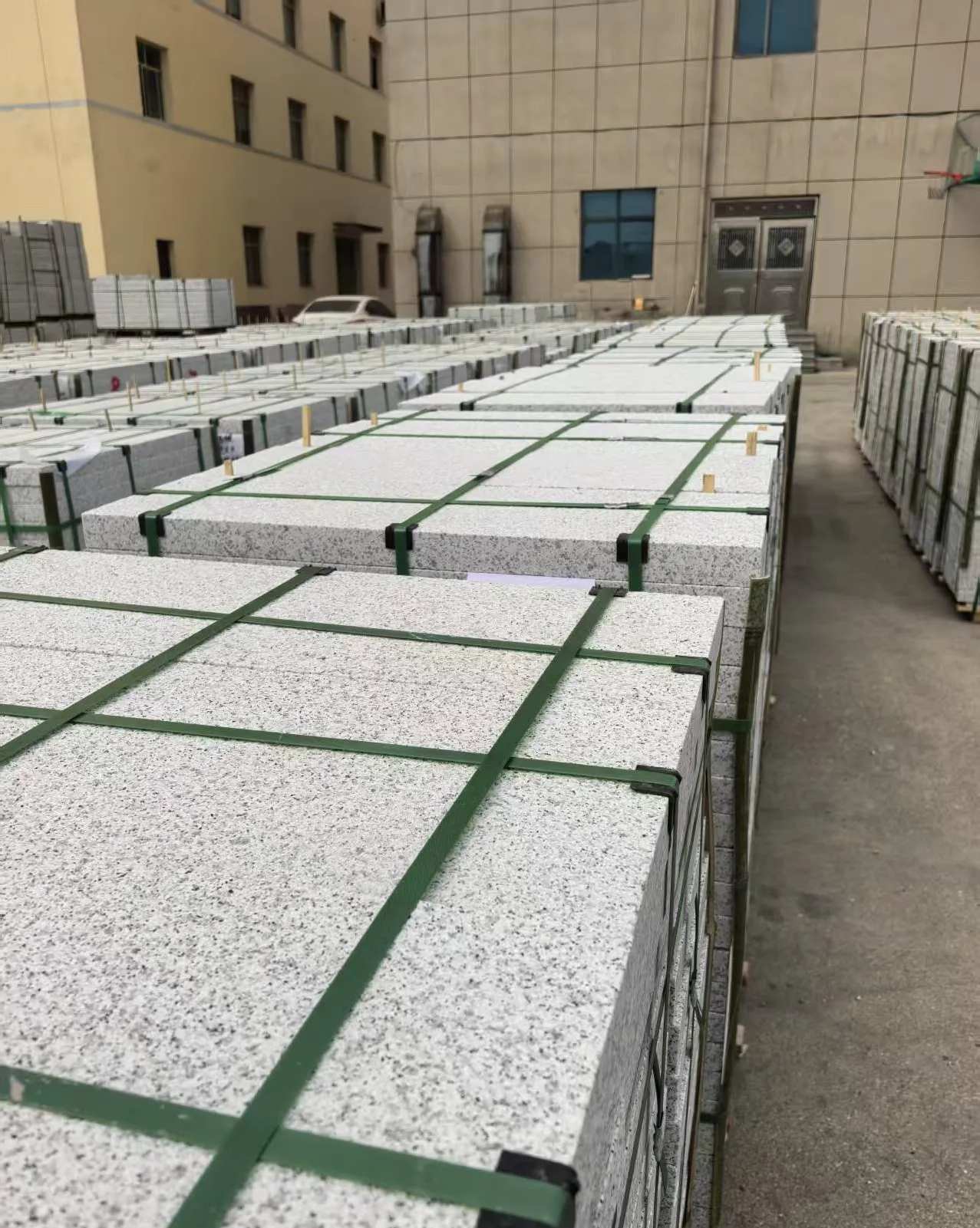 枣庄 白麻花岗岩5.0公分荔枝面地铺石