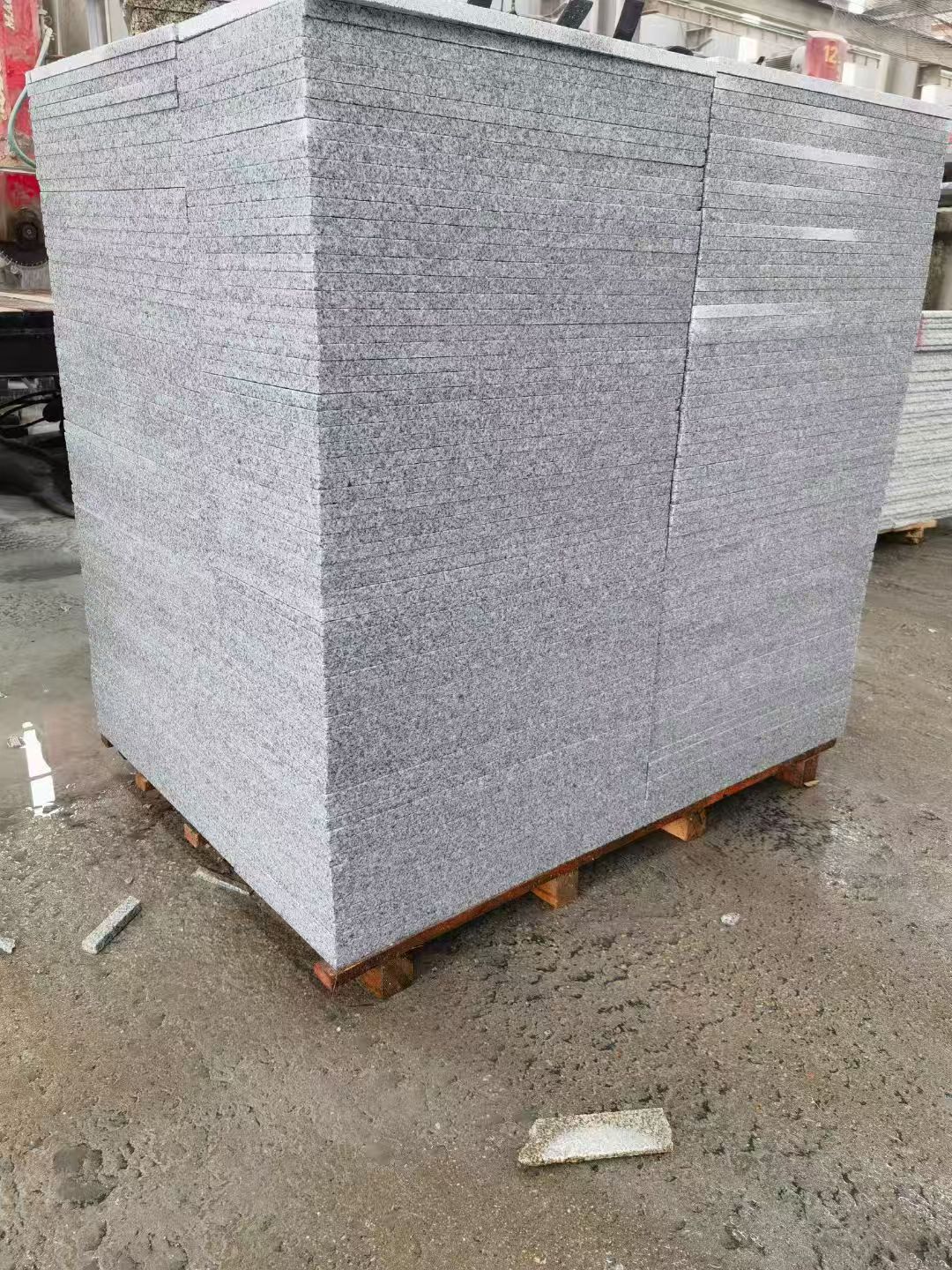 枣庄 芝麻白火烧面1.8厚300*600地铺石，尺寸标准，厚薄均匀