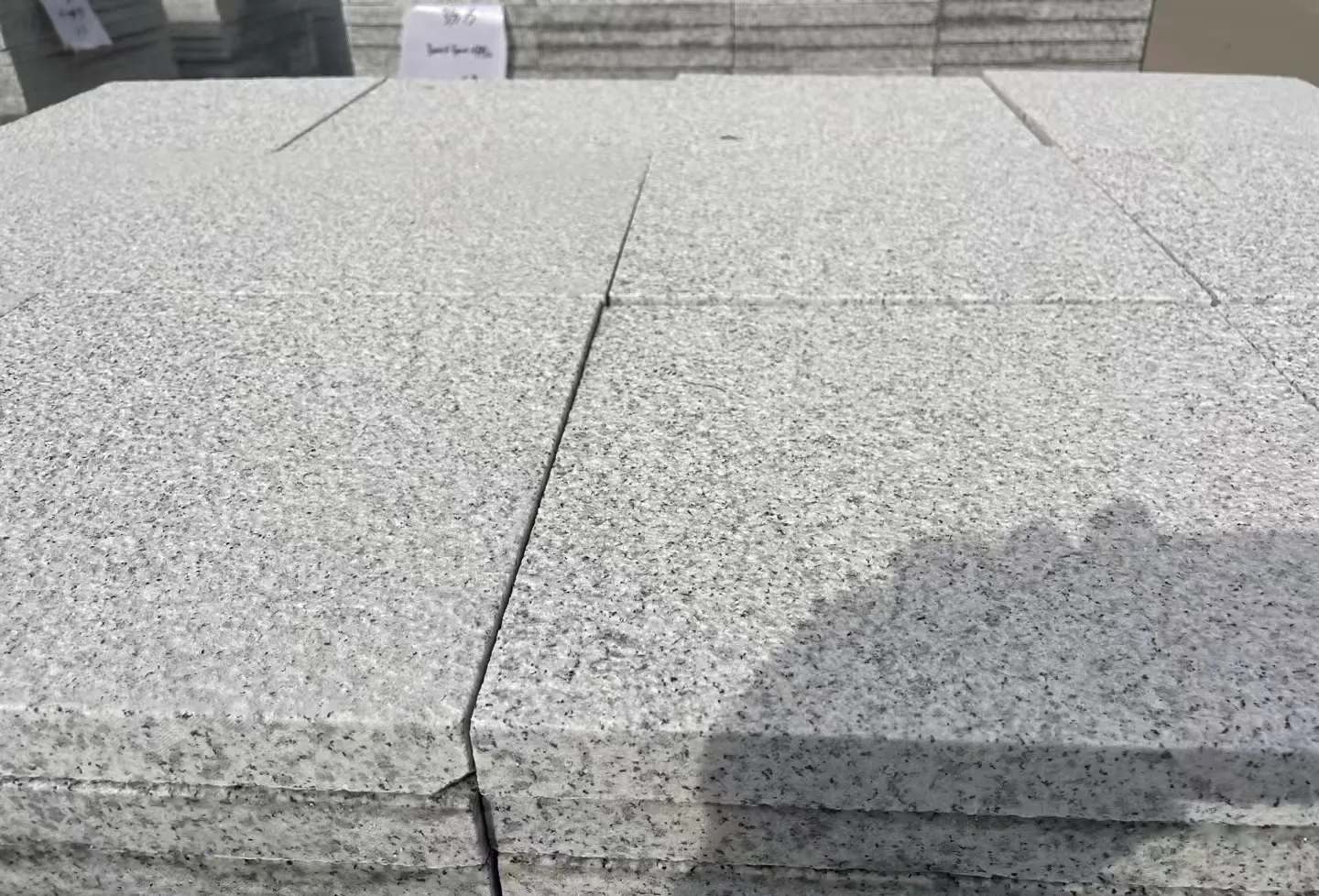 枣庄 白麻花岗岩石材推荐 荔枝面地铺石