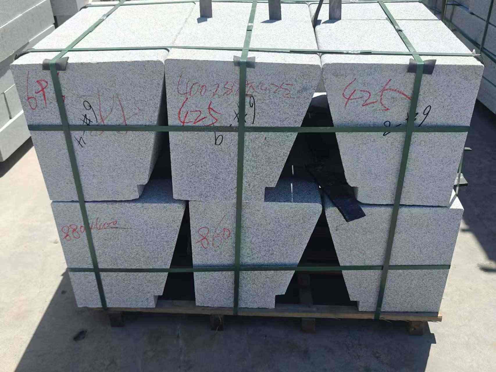 枣庄 芝麻白异形坐凳，石凳