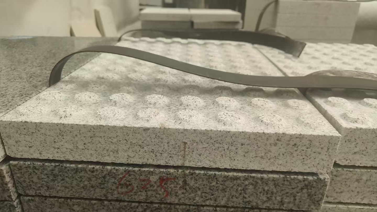 枣庄 芝麻白花岗岩6.0公分荔枝面五轴加工雕刻盲点