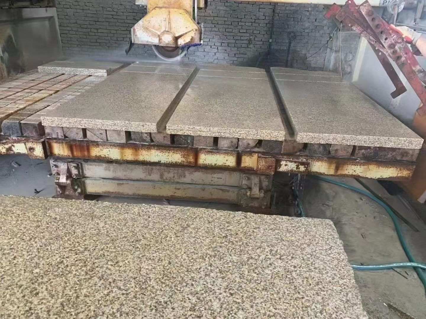 枣庄 黄金麻荔枝面成品板加工