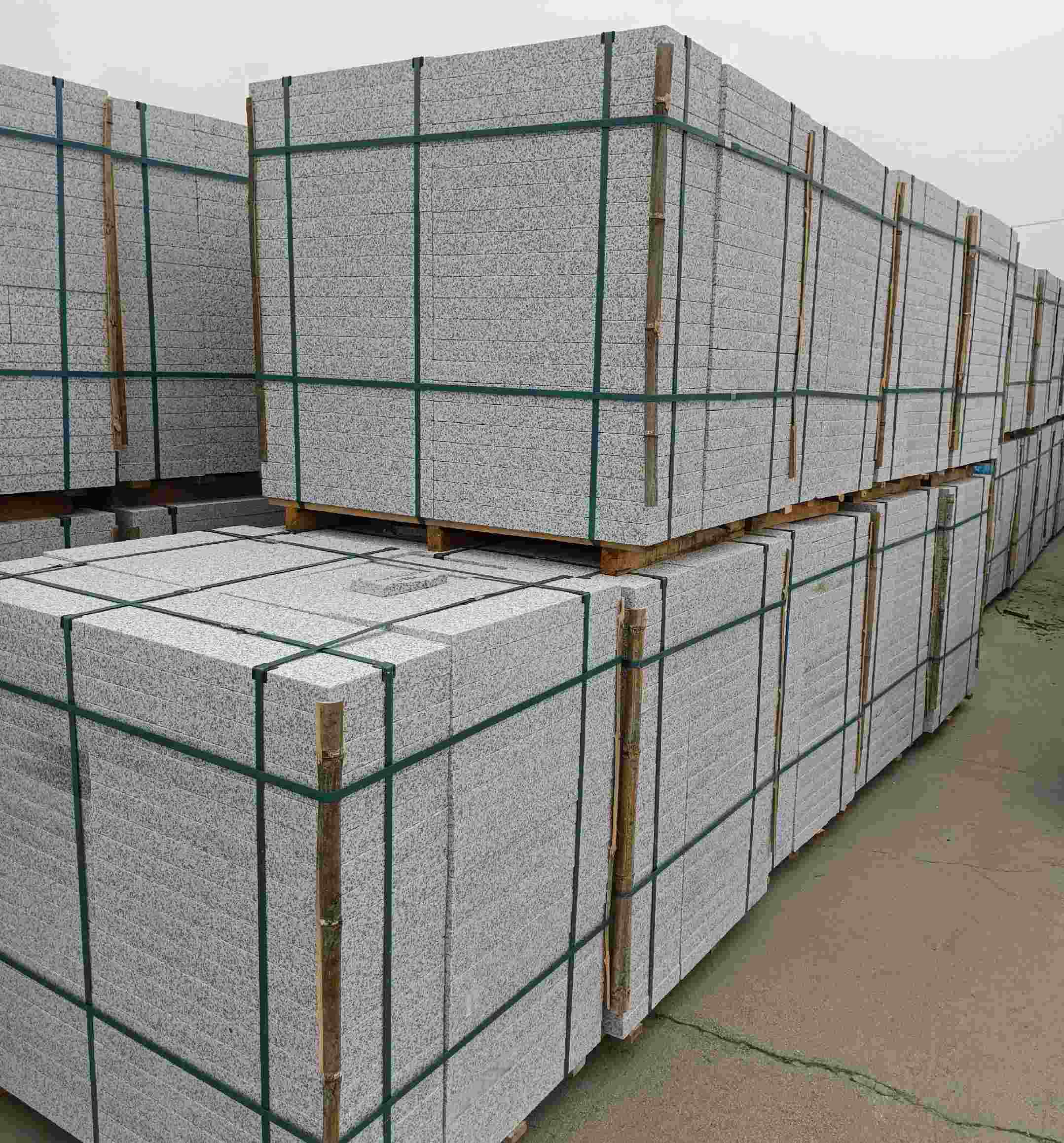 枣庄 白麻花岗岩石材荔枝面地铺石（300*600*50）