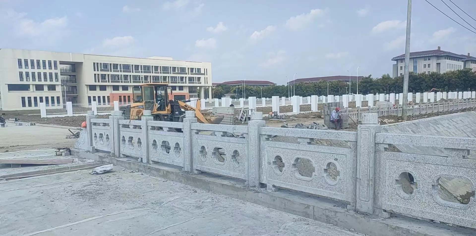 枣庄 白麻花岗岩荔枝面河道栏杆