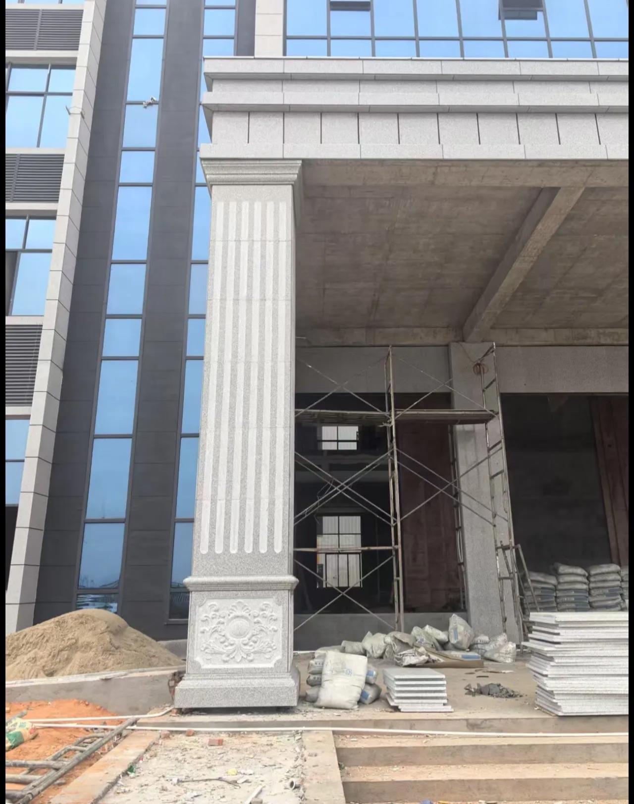 枣庄 芝麻白光面花岗岩门楼大柱（罗马柱）配雕花底座