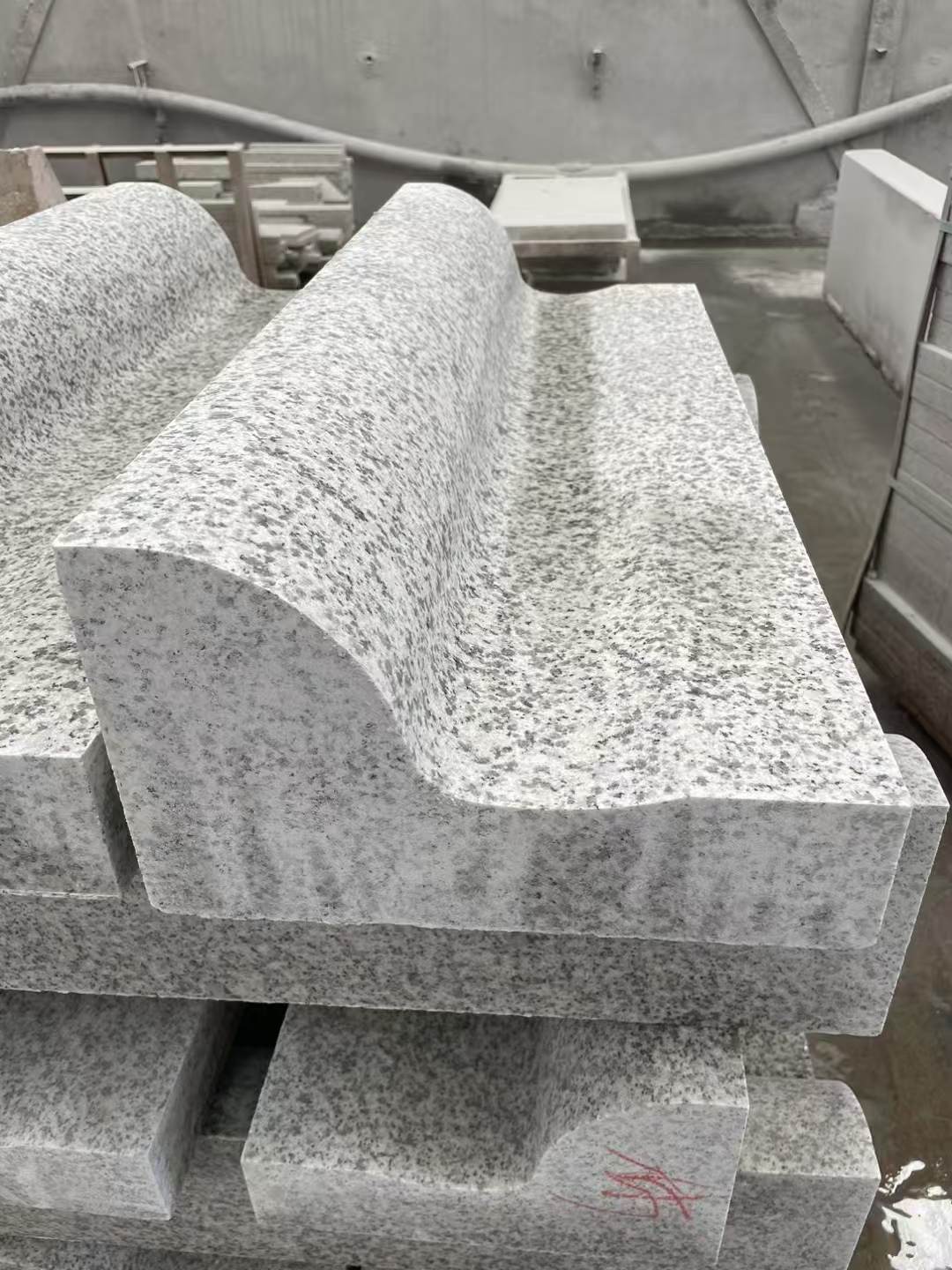 枣庄 白麻花岗岩S型路沿石，路侧石，马路牙子等