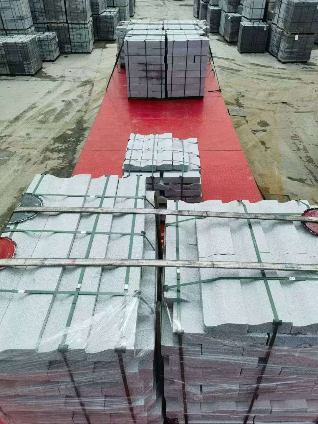 枣庄 芝麻白仿形加直形路沿石出货日常