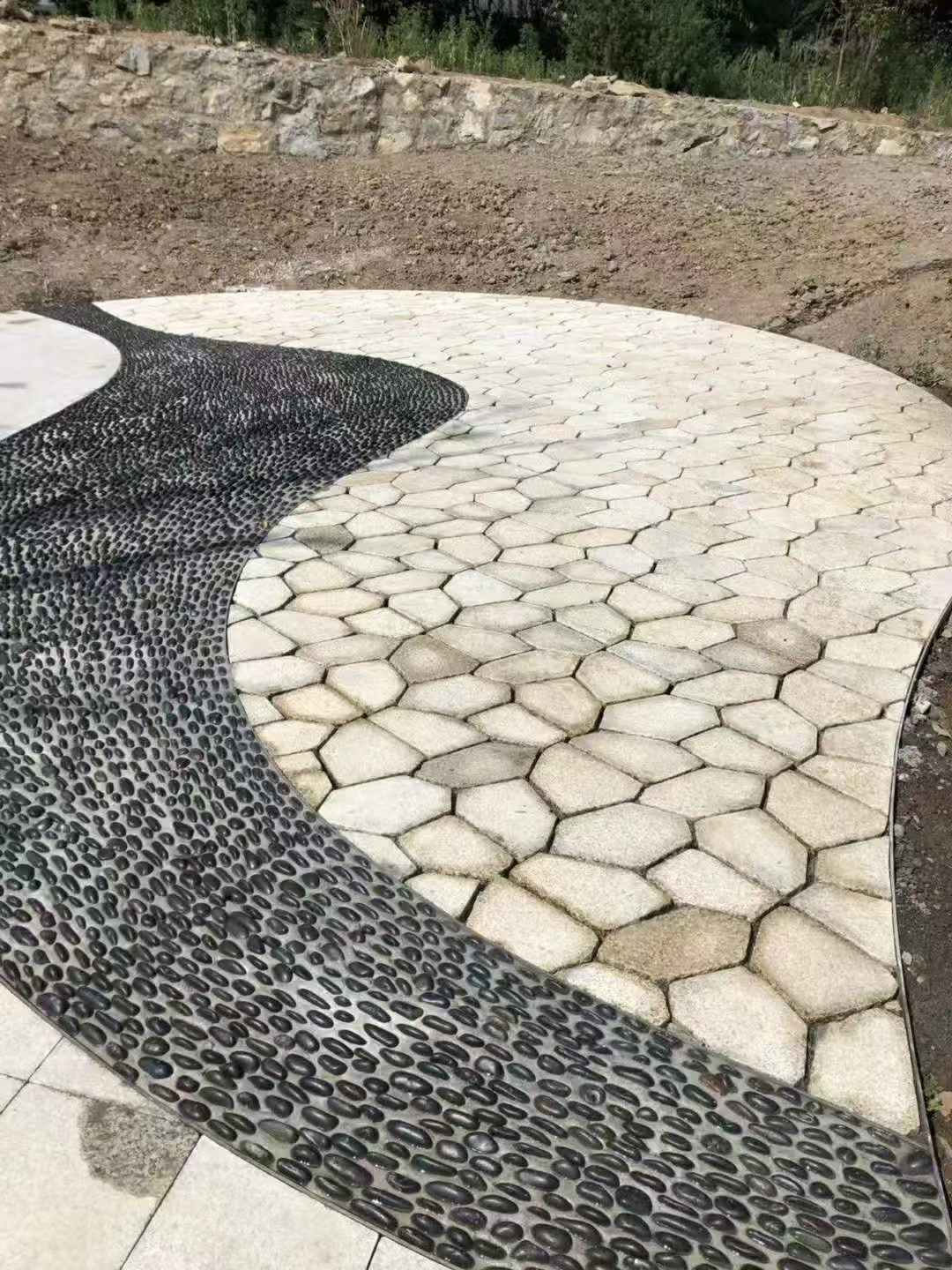 枣庄 黄金麻冰裂纹地铺石工地铺装案例