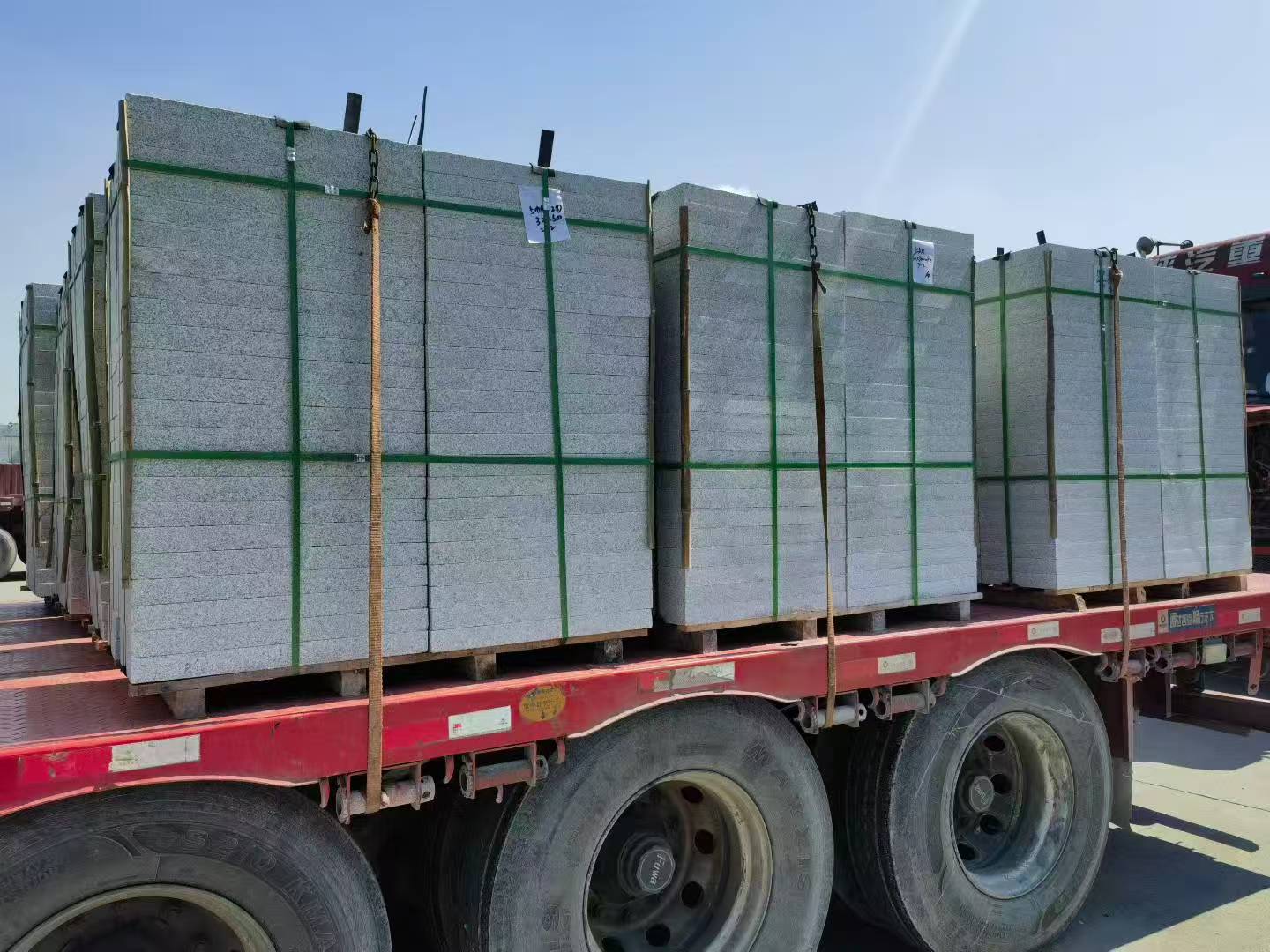 枣庄芝麻白花岗岩出货日常地铺石