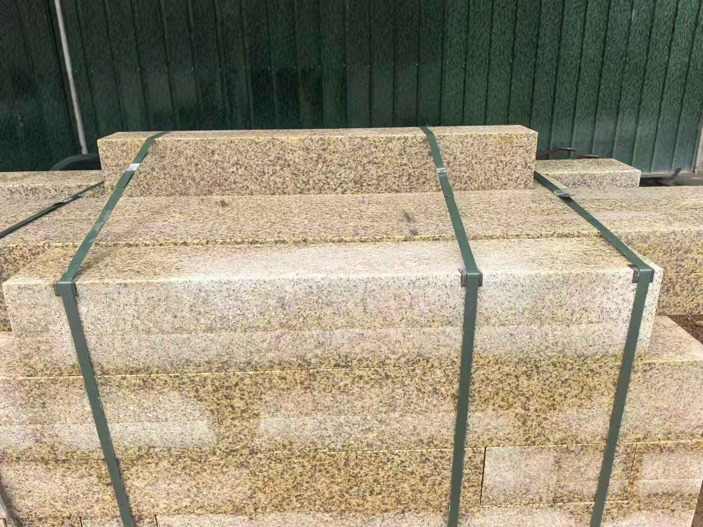 枣庄 黄金麻花岗岩石材机切面栏杆料半成品