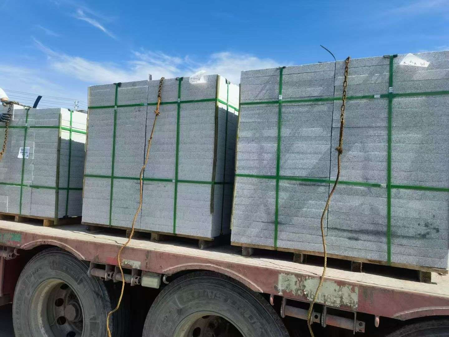 枣庄 芝麻白花岗岩地铺石装车日常