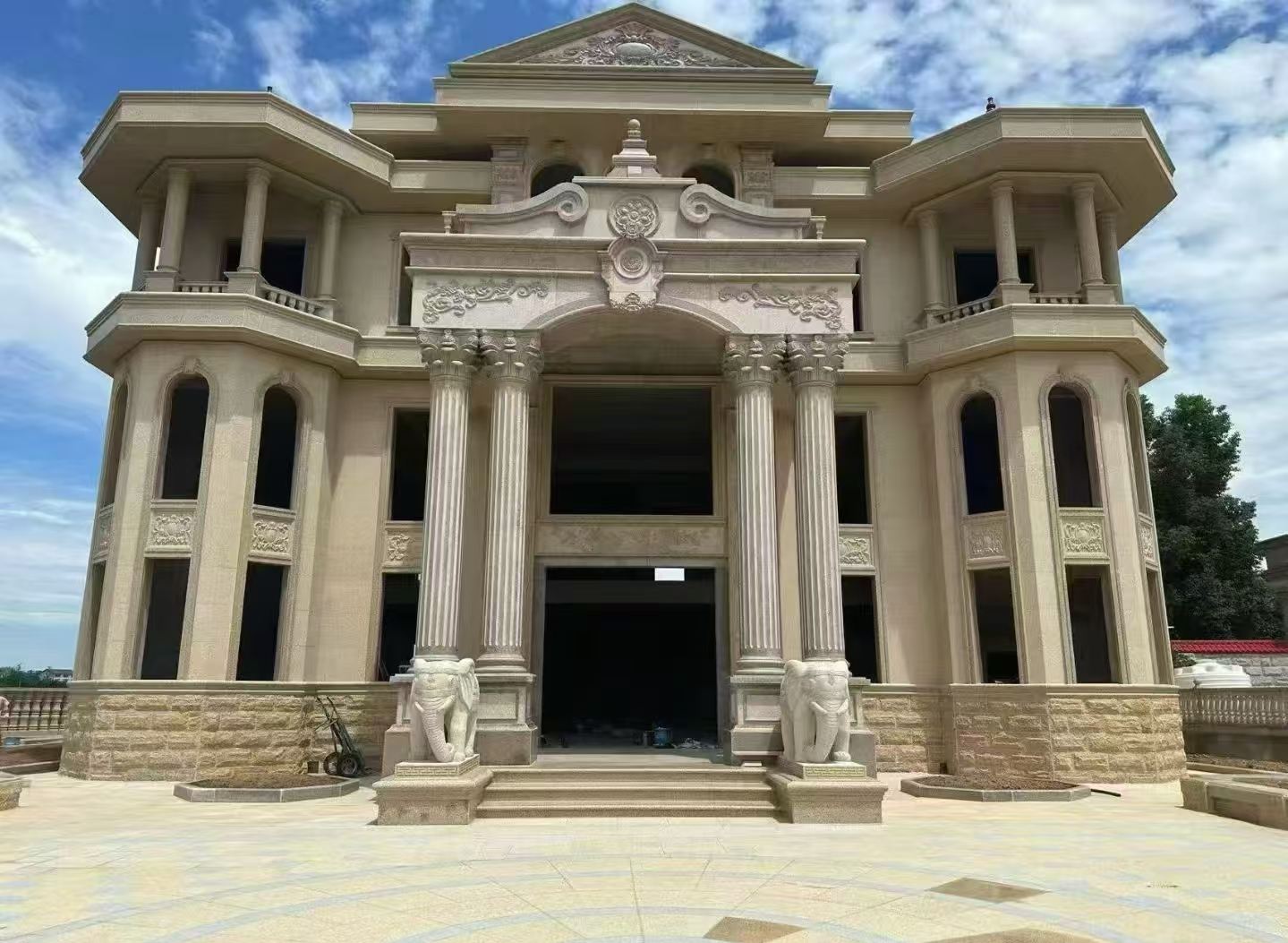 枣庄 黄金麻别墅外墙干挂，大柱，大象，蘑菇石，雕花板