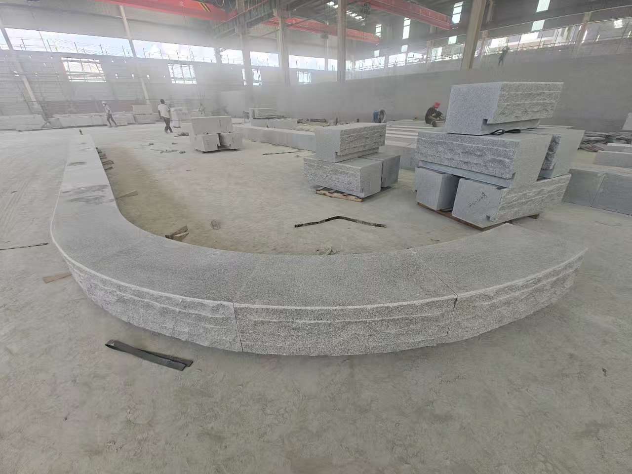 枣庄 芝麻白异形坐凳，自然面光面弧形加工