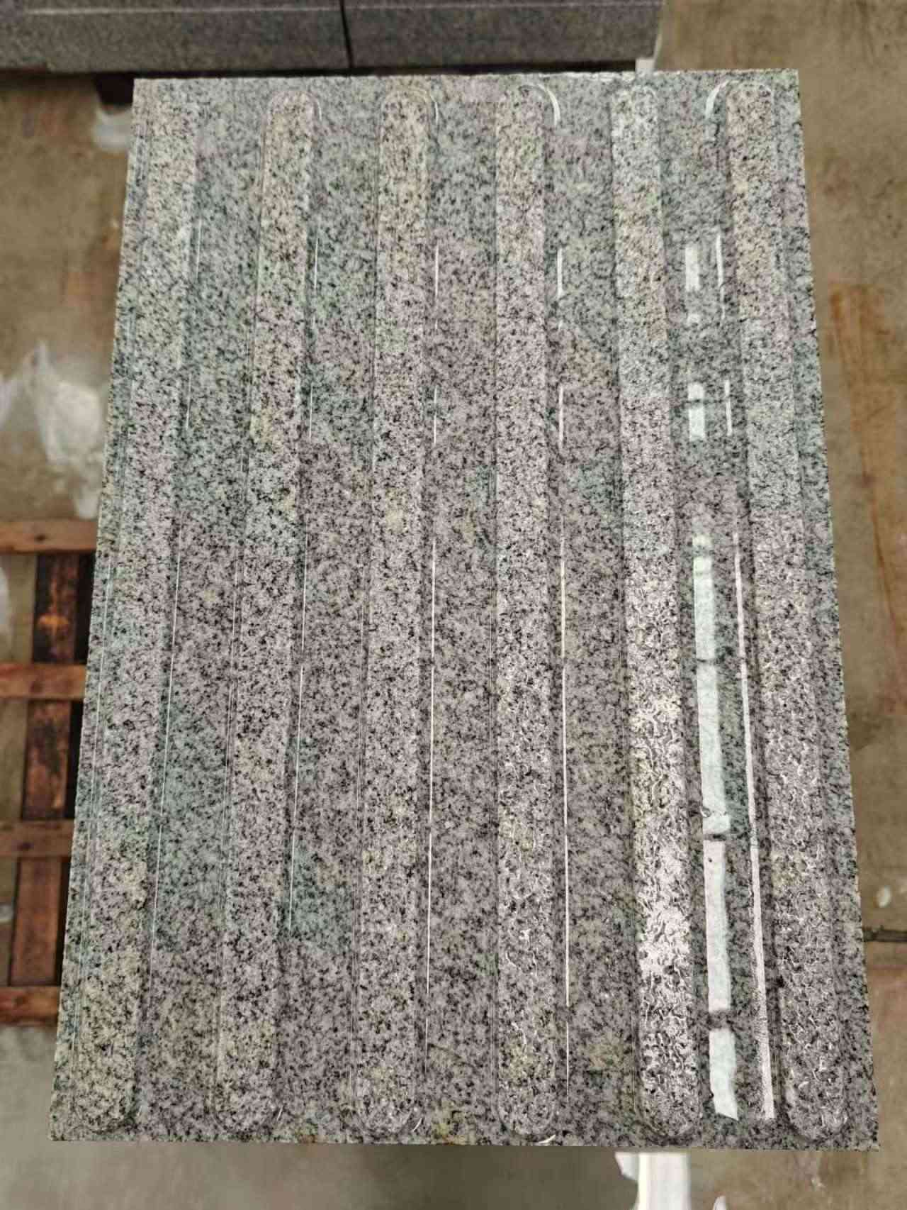 枣庄 芝麻白花岗岩荔枝面雕刻盲道，盲条