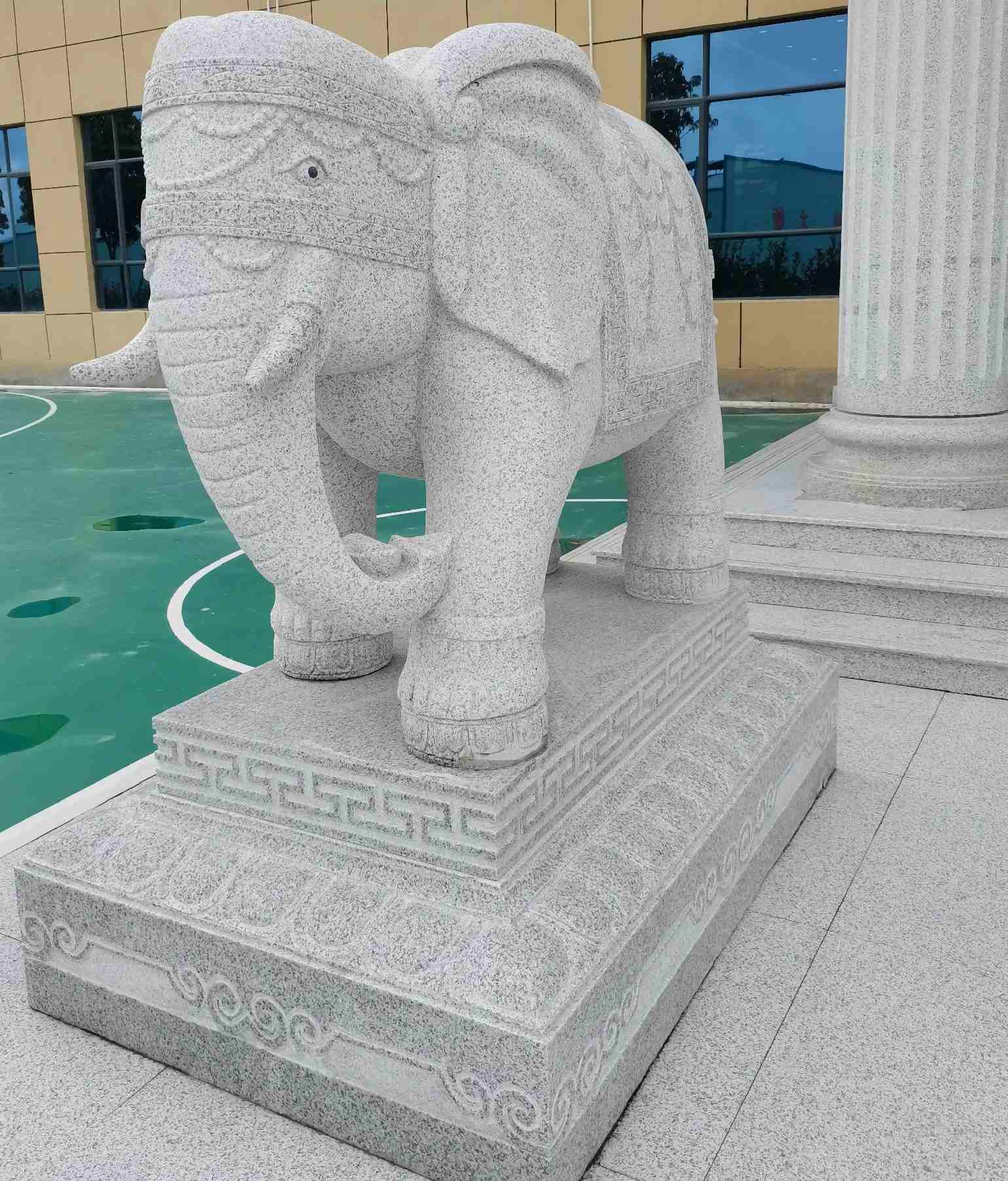 枣庄 白麻花岗岩动物异形石雕-大象