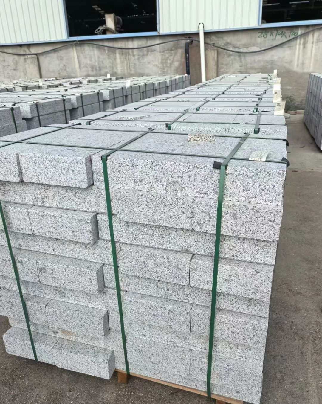 枣庄 白麻花岗岩路沿石，弧形路沿石，道牙石，马路牙子，界石，路缘石，平沿石，直岩石，平缘石等