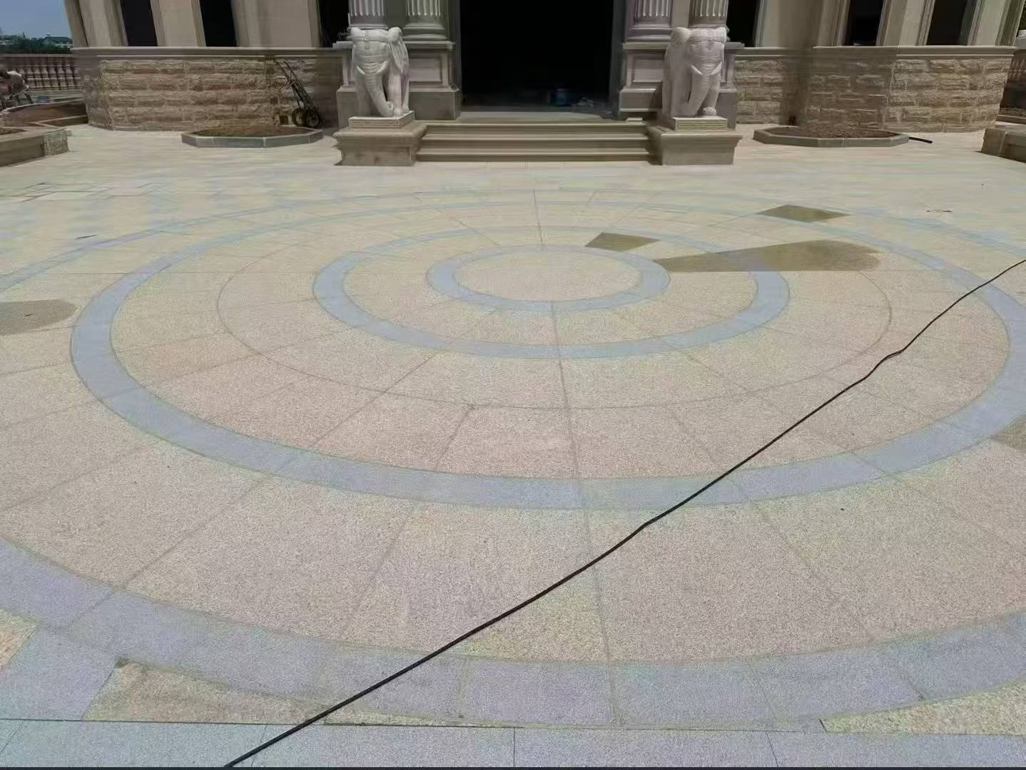 枣庄 黄金麻芝麻灰花岗岩石材地铺拼接效果